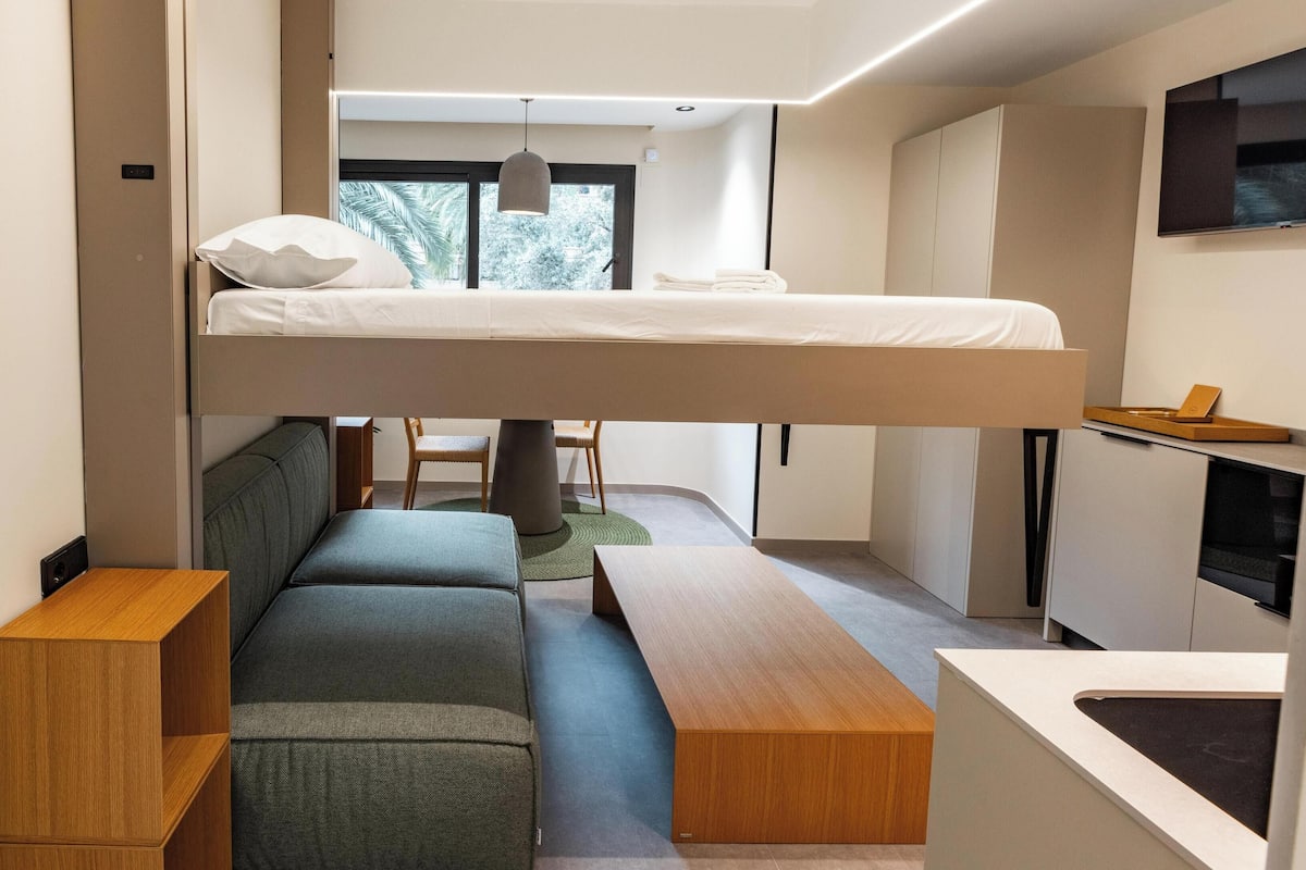 Departamento clásico | Caja de seguridad en la habitación y escritorio