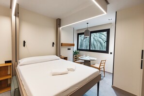 Departamento clásico | Caja de seguridad en la habitación y escritorio 