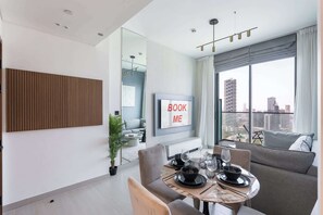 1 bedroom, Internet - Jumeirah Village Circle for 4 in a Great Location (Dubai)