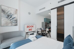 Internet - Al Barsha Studio Sleeps 2 in a Great Location (Dubai)