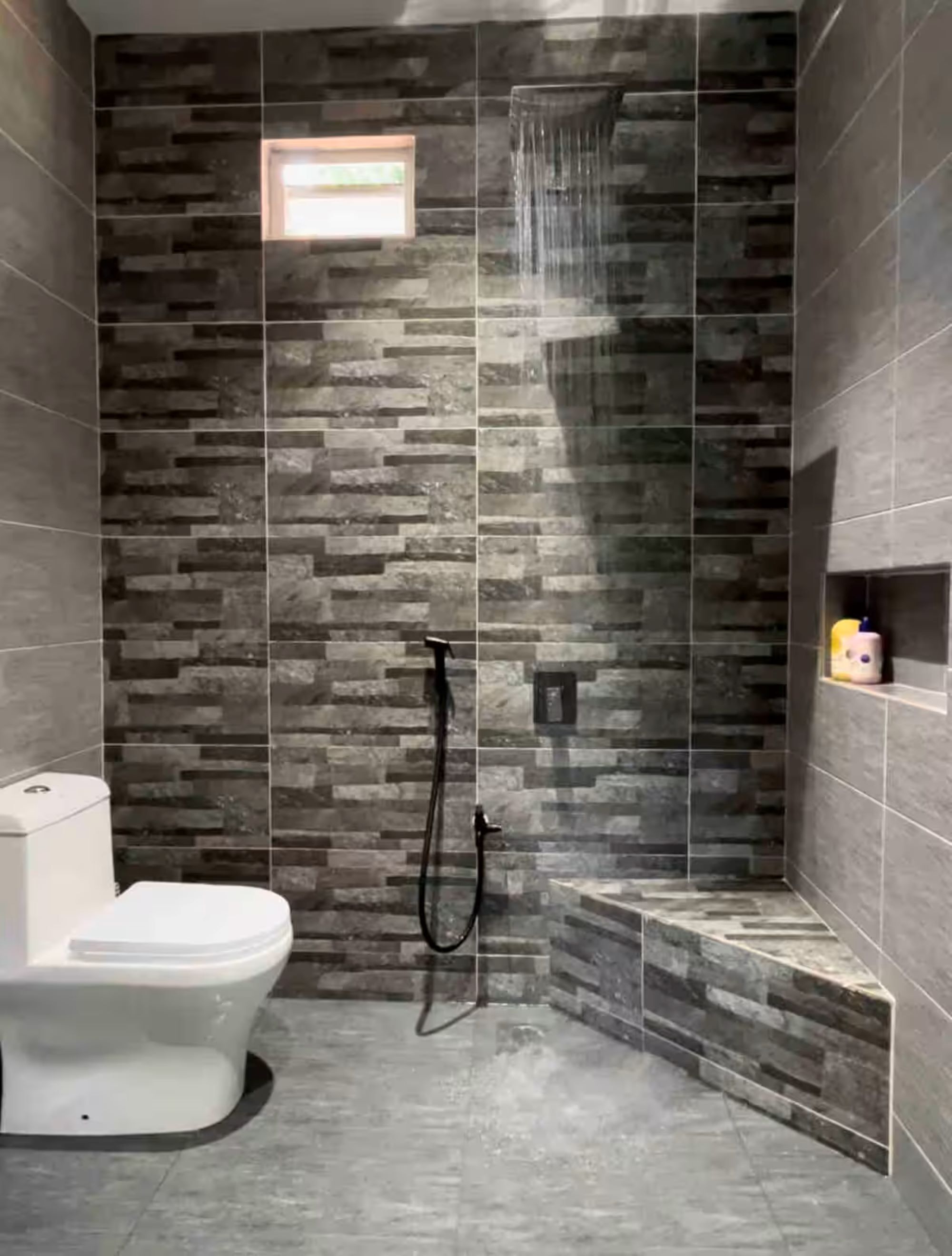 House | Bathroom | Shower, free toiletries, hair dryer, toilet paper