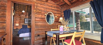 NEW! Baby Pine Cabin - Pet Friendly - Charming Rustic Studio