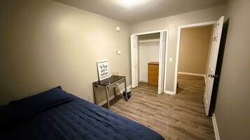 4 bedrooms, desk, free WiFi, bed sheets