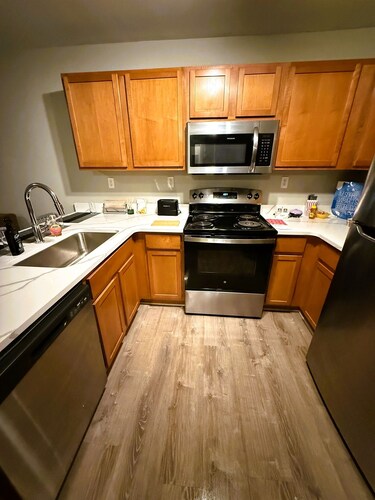 * NEW * 4BR Retreat | Heart of Campus w/ Parking