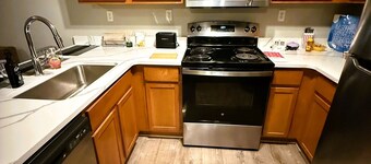 * NEW * 4BR Retreat | Heart of Campus w/ Parking