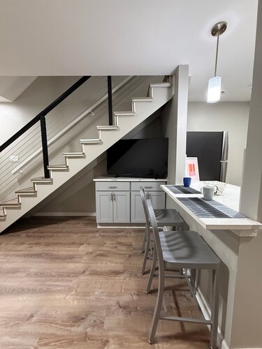 * NEW * 1BR Retreat | Heart of Campus w/ Parking