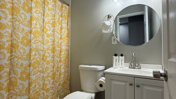 Ducha, secador de pelo, toallas