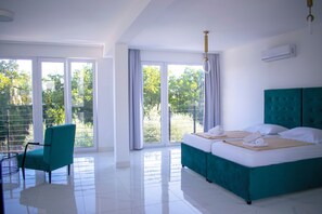 5 chambres, fer et planche à repasser, Wi-Fi, draps fournis