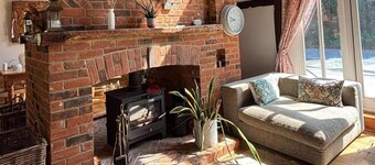 Barn Retreat - Sleeps 14, Swimming Pool & Hot Tub