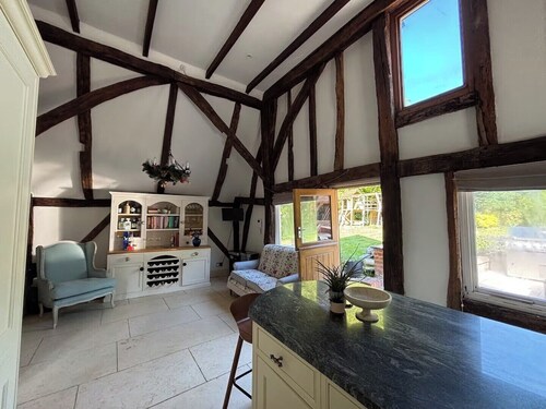 Barn Retreat - Sleeps 14, Swimming Pool & Hot Tub