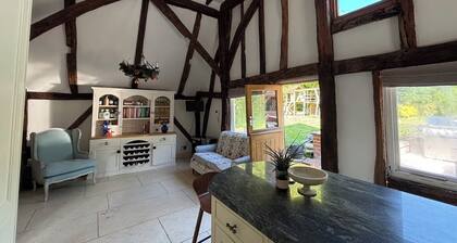 Barn Retreat - Sleeps 14, Swimming Pool & Hot Tub
