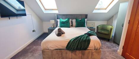 6 slaapkamers, een strijkplank/strijkijzer, wifi, beddengoed