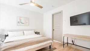 3 室のベッドルーム、アイロン / アイロン台、WiFi、ベッドシーツ