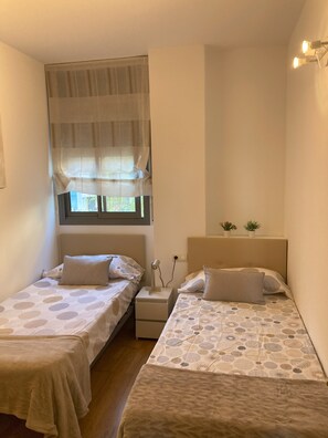 Iron/ironing board, WiFi, bed sheets
