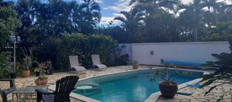 Comfortable house in a quiet area close to the sea and amenities in a seaside resort.