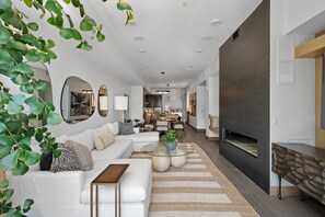 TV connectée, cheminée