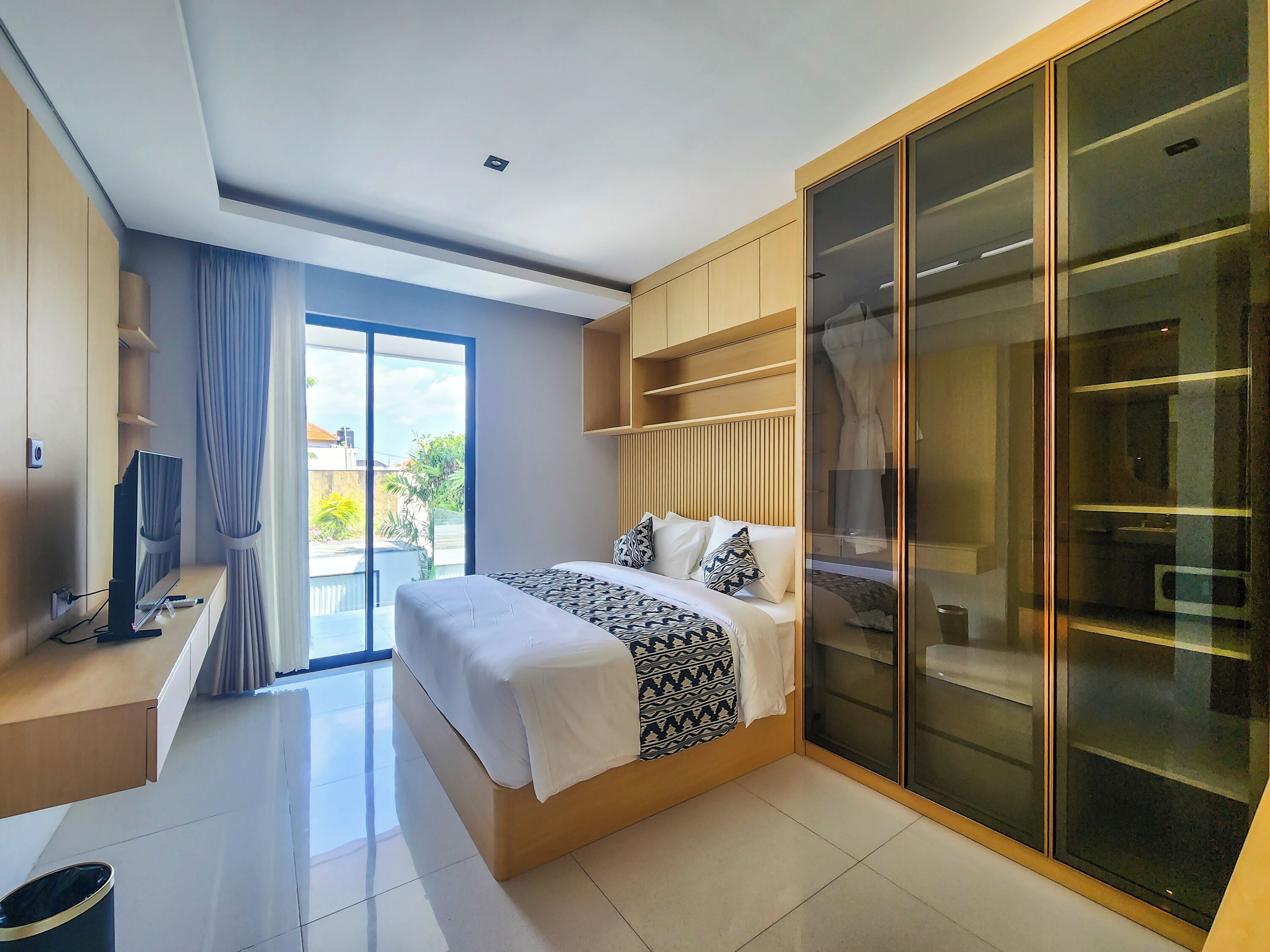 4 quartos, ferros/tábuas de passar roupa, acesso à internet