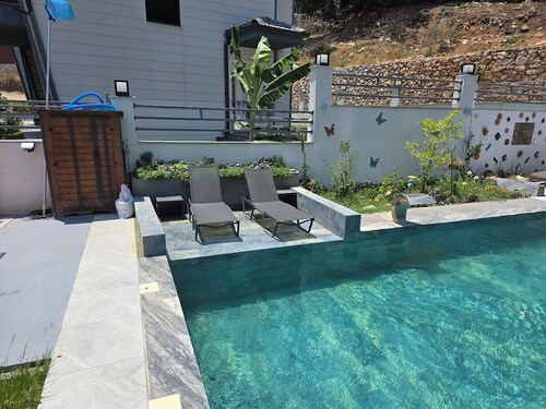 Detached Villa with Seaview and private pool.