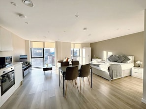 Desk, iron/ironing board, WiFi, bed sheets
