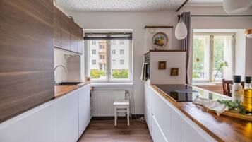 Microwave, dishwasher, coffee/tea maker, highchair