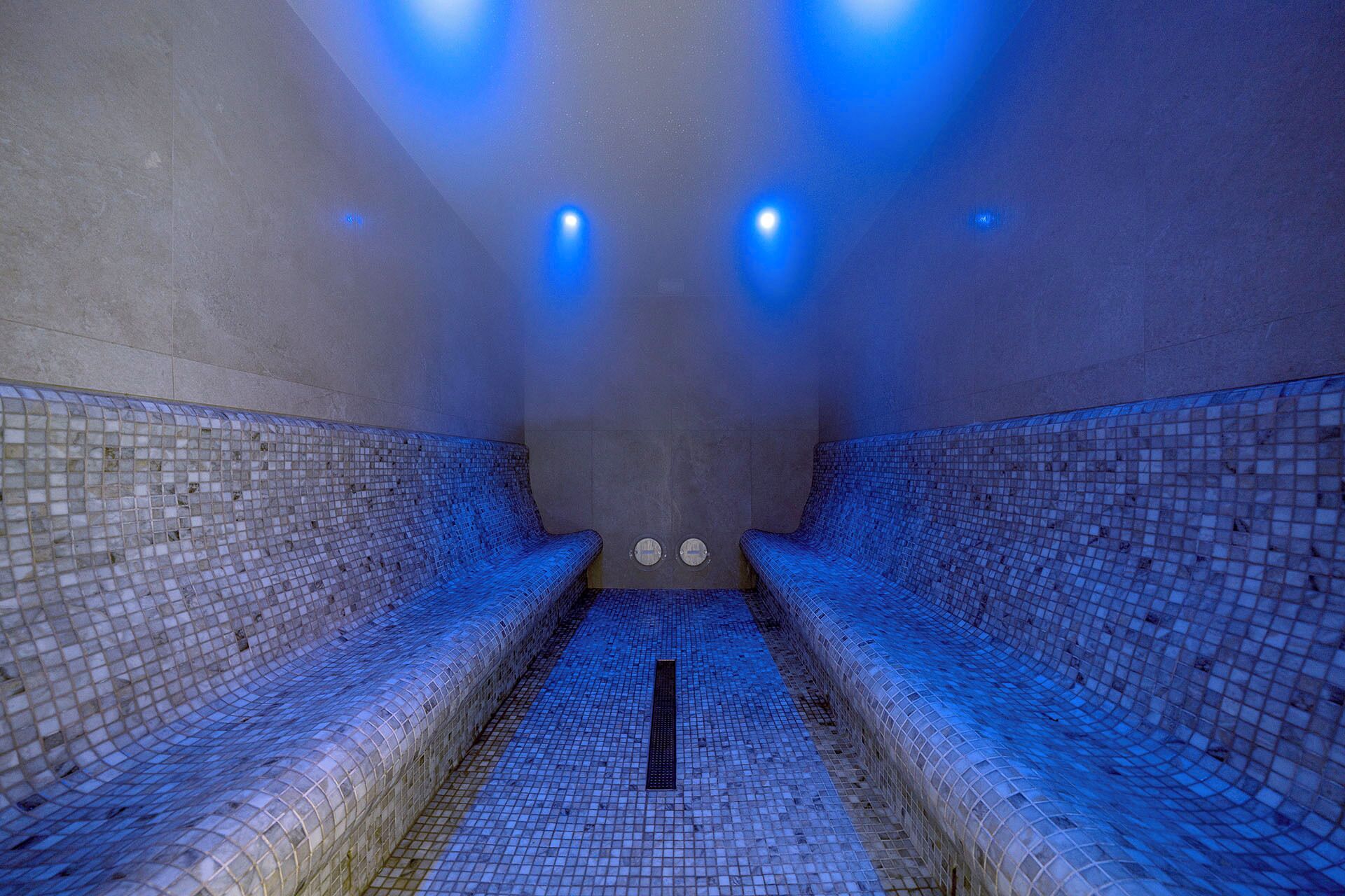 Sauna, baño turco, 1 sala de tratamientos, masajes 
