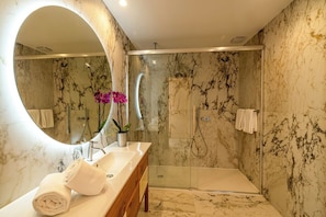 Free toiletries, hair dryer, towels, soap - Água Hotels Terra Fria (Braganca)