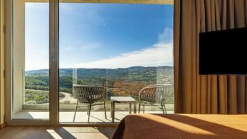 Minibar, caja de seguridad en la habitación, wifi gratis y ropa de cama