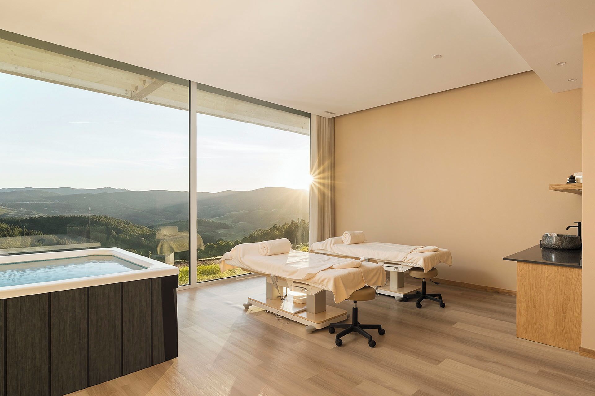 Sauna, hammam, 1 salle de soins, massages