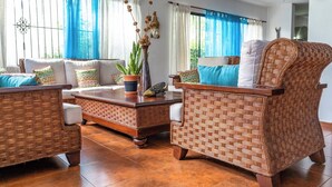 Biệt thự, 6 phòng ngủ, hút thuốc, hồ bơi riêng | Phòng khách