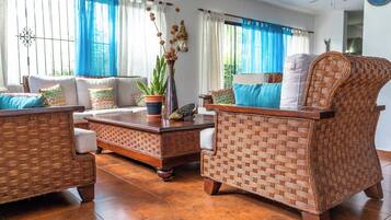 Villa, 6 Bedrooms, Smoking, Private Pool | Living room