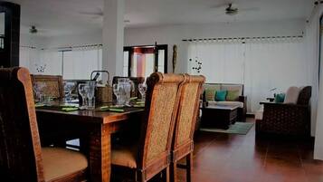 Biệt thự, 6 phòng ngủ, hút thuốc, hồ bơi riêng | Phòng ăn