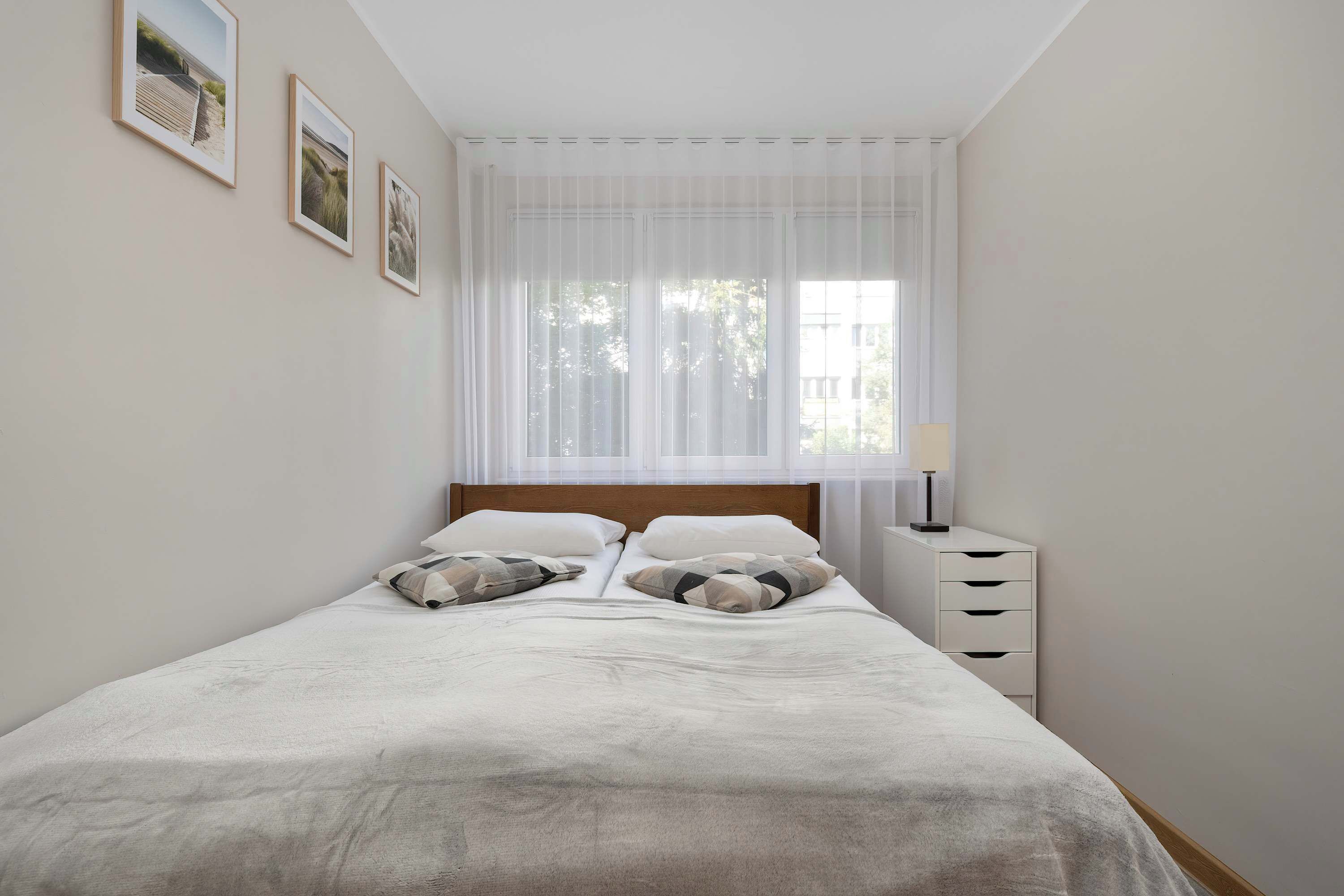 2 bedrooms, desk, iron/ironing board, travel cot