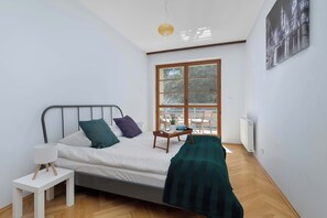 2 bedrooms, iron/ironing board, travel cot, WiFi