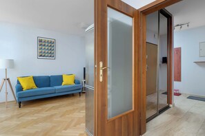 Televisión y oficina 