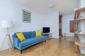 Televisión y oficina 