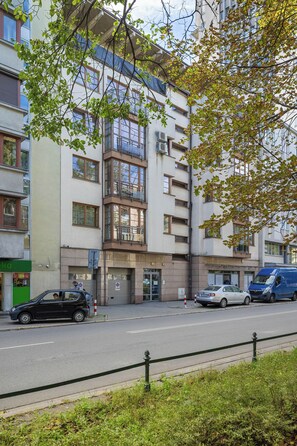 Exterior - Spacious Apartment | 2 Bedrooms, Balcony, Parking (Kraków)