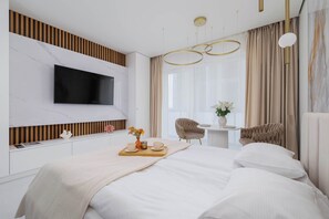 Iron/ironing board, travel crib, WiFi, bed sheets
