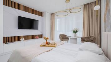 Iron/ironing board, travel cot, WiFi, bed sheets