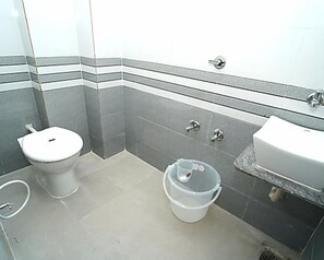 Deluxe kamer | Badkamer | Gratis toiletartikelen, handdoeken, zeep