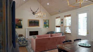 Télévision, cheminée