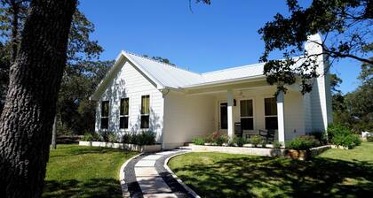 NEW Country Escape | Firepit | 5 Minutes to Round Top