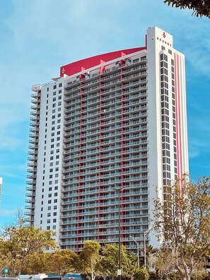 Exterior - 1 BR Full Kitchen- Pool Gym Beach 29th floor (Hallandale Beach)