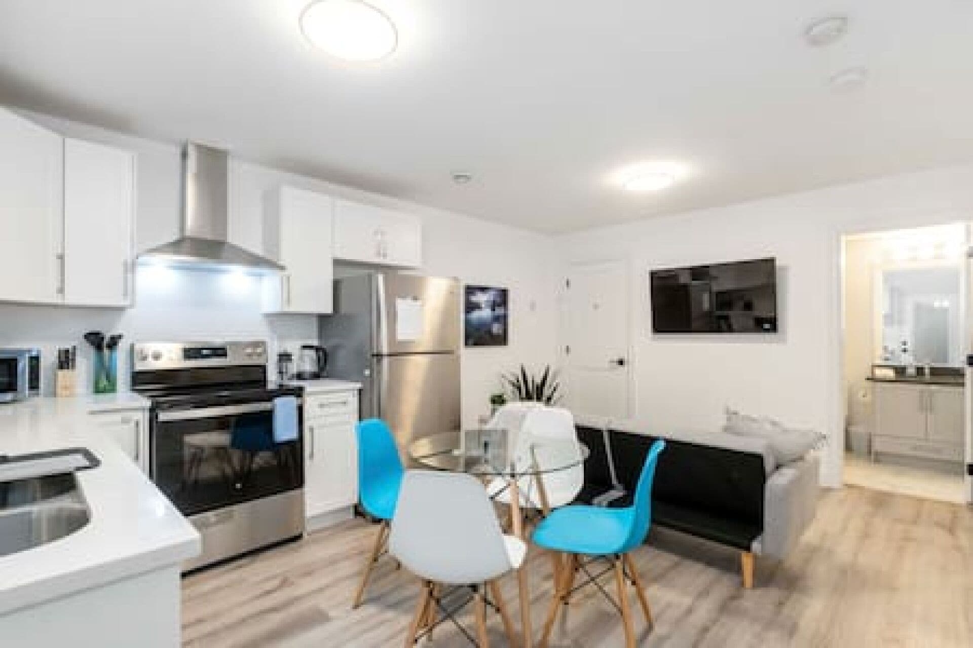 Micro-ondes, four, plaque de cuisson, lave-vaisselle