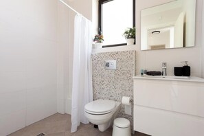 Bathroom - Luxury APT Tower Spectacular Sea View (Bat Yam)