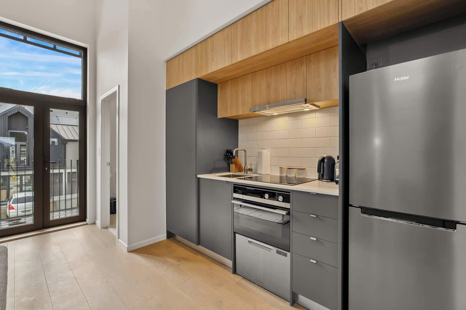 冰箱、微波炉、烤箱、炉灶