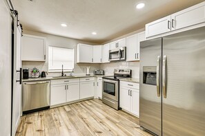 House (4 Bedrooms) | Interior