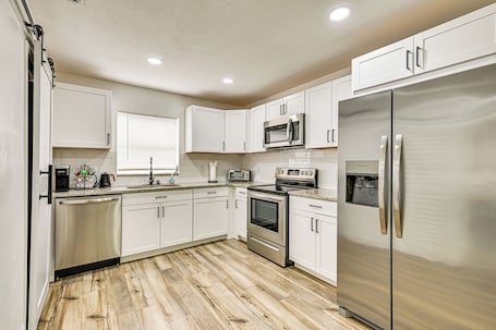 House (4 Bedrooms) | Interior