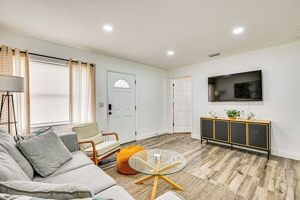 1 Mi To Busch Gardens: Modern Home W/ Private Yard - Tampa, FL