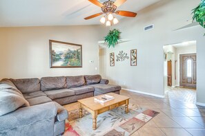 House (3 Bedrooms) | Interior