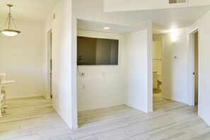 Apartment (2 Bedrooms) | Interior - Unwind Poolside! Condo 1 Mi to South Mountain Park (Phoenix)